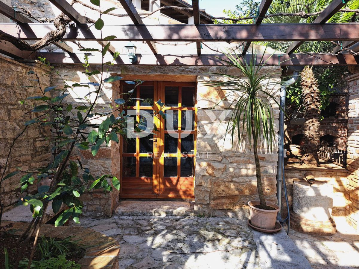 ISTRIA, PARENZO, VABRIGA - casa in pietra ristrutturata con piscina