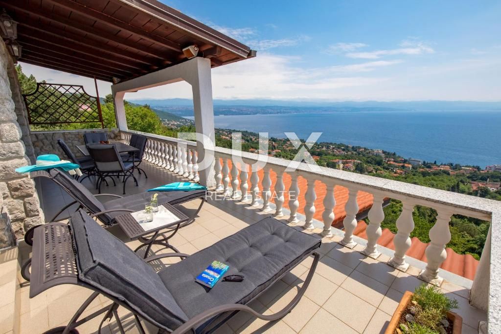ABBAZIA, LOVRAN – Elegante appartamento con vista panoramica sul mare