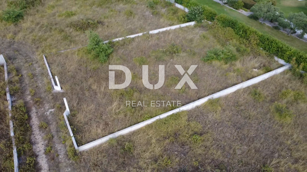 ZADAR, MURVICA - Terreno edificabile 640 m² - Circondato da un muro!