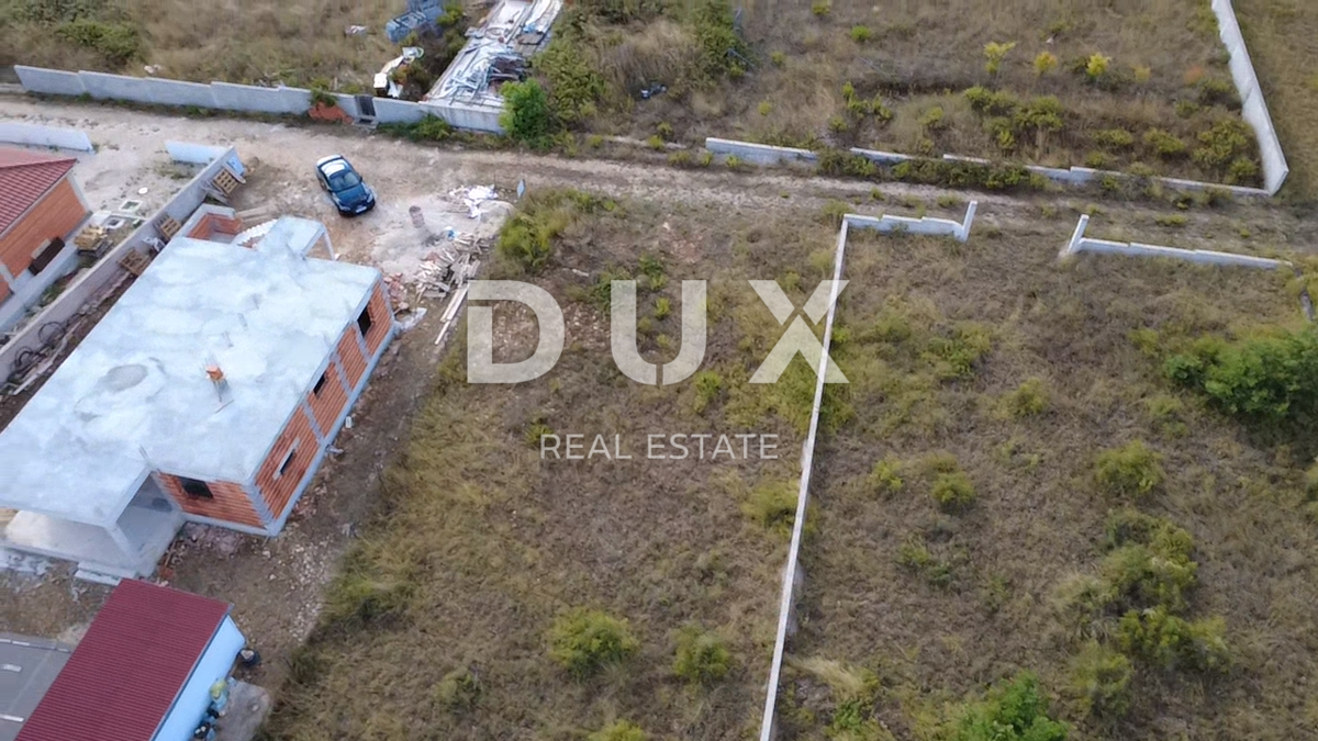 ZADAR, MURVICA - Terreno edificabile 640 m² - Circondato da un muro!