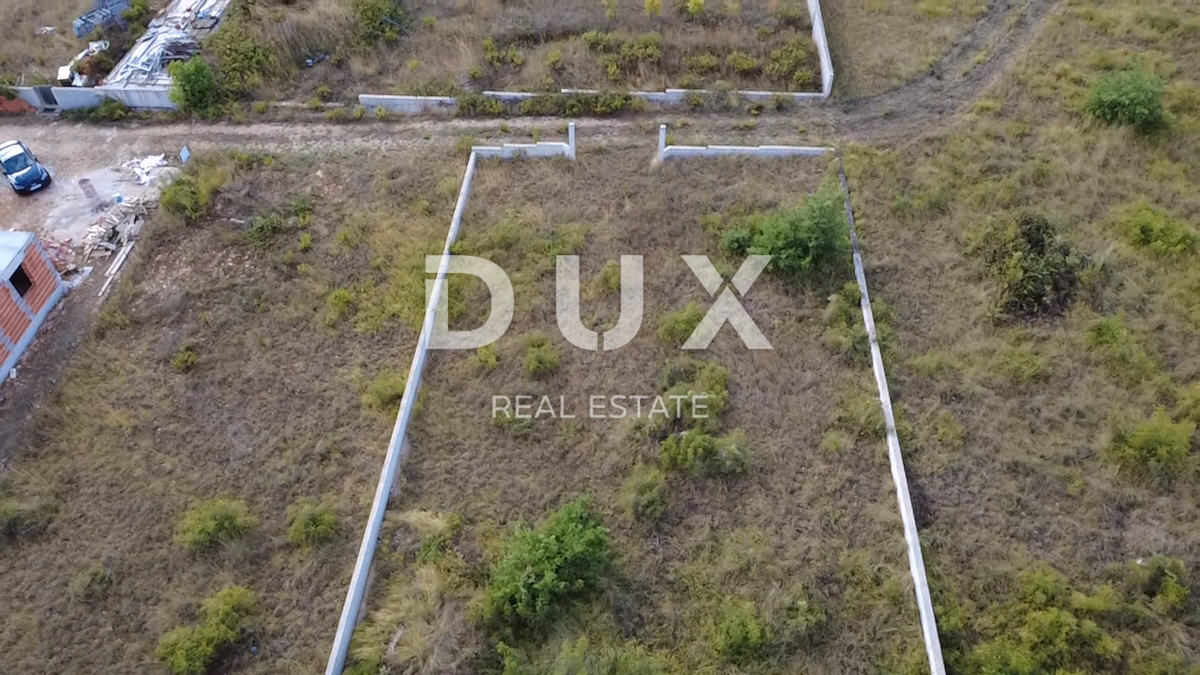 ZADAR, MURVICA - Terreno edificabile 640 m² - Circondato da un muro!