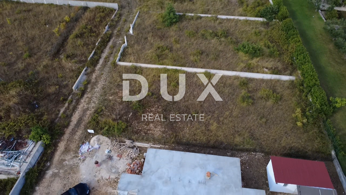 ZADAR, MURVICA - Terreno edificabile 640 m² - Circondato da un muro!