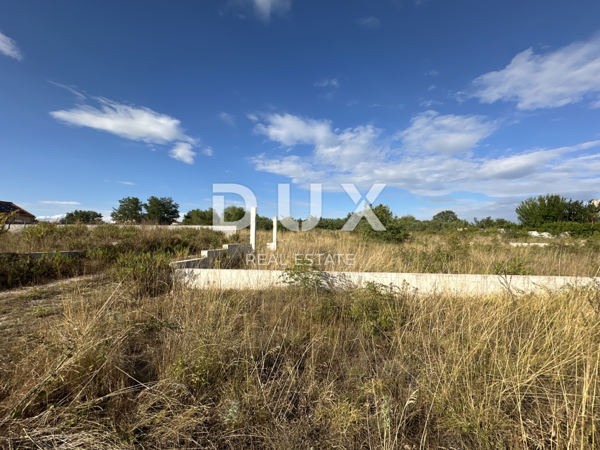 ZADAR, MURVICA - Terreno edificabile 640 m² - Circondato da un muro!