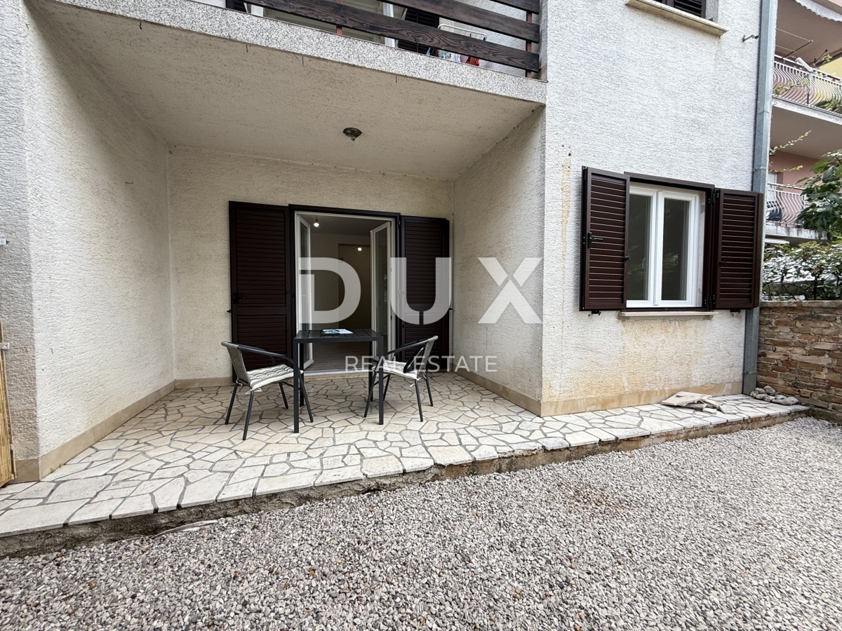 CRIKVENICA - Appartamento recentemente ristrutturato con 2 camere da letto + soggiorno, giardino privato e vista mare
