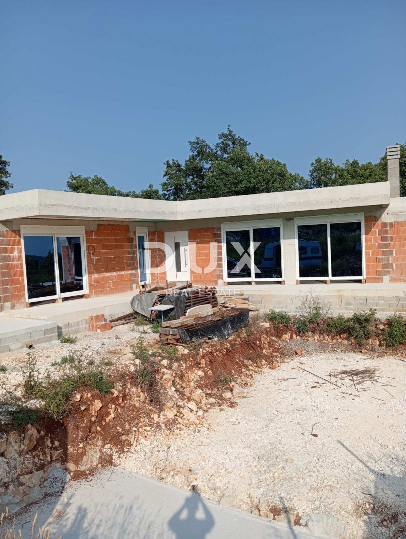 ISTRIA, MARČANA - Moderna casa familiare con piscina in fase di completamento
