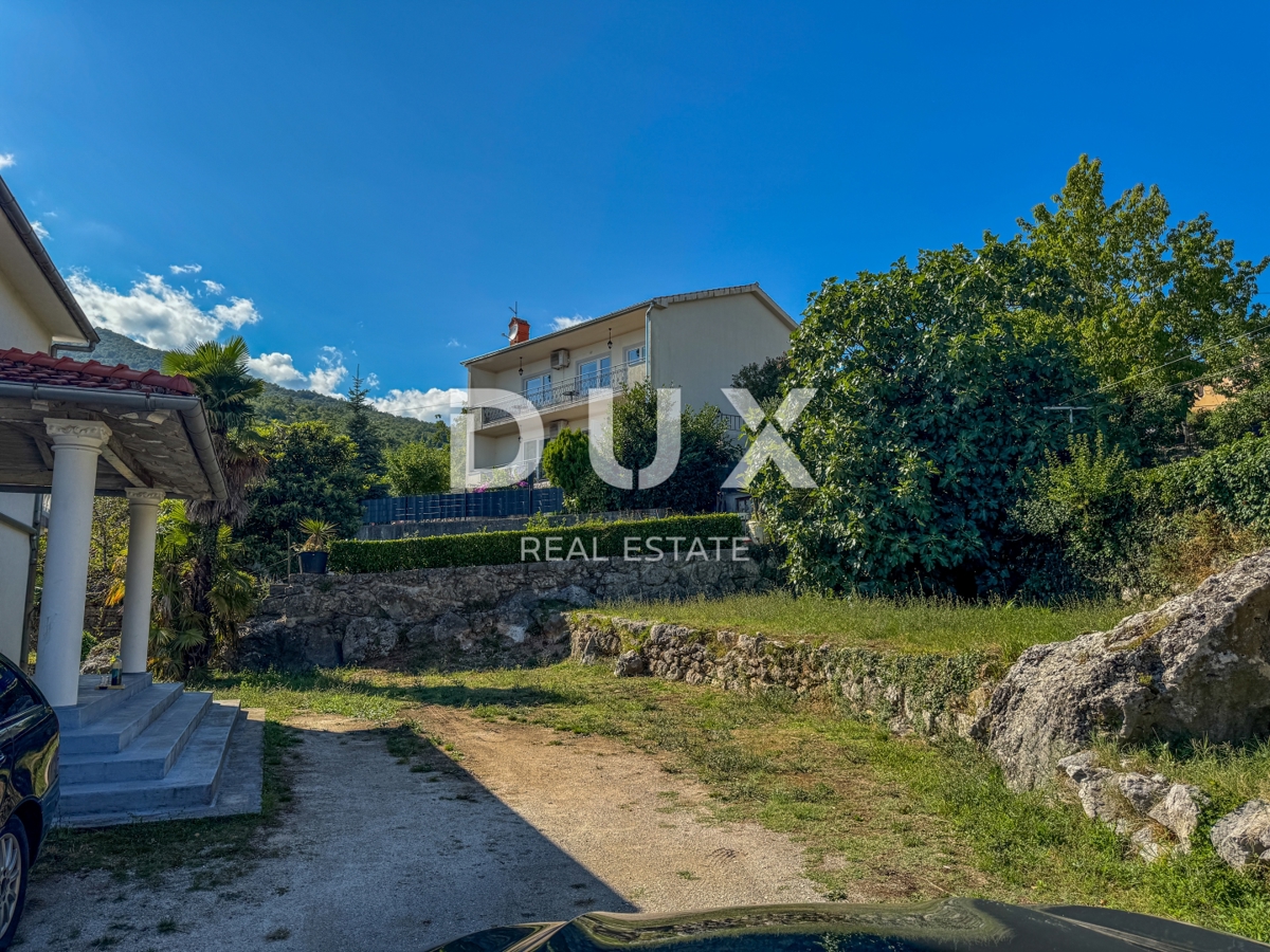 OPATIJA, POBRI - spaziosa casa indipendente con vista mare, giardino e diverse unità abitative