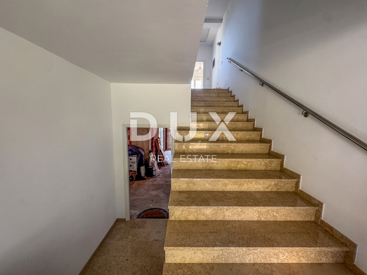 OPATIJA, POBRI - spaziosa casa indipendente con vista mare, giardino e diverse unità abitative