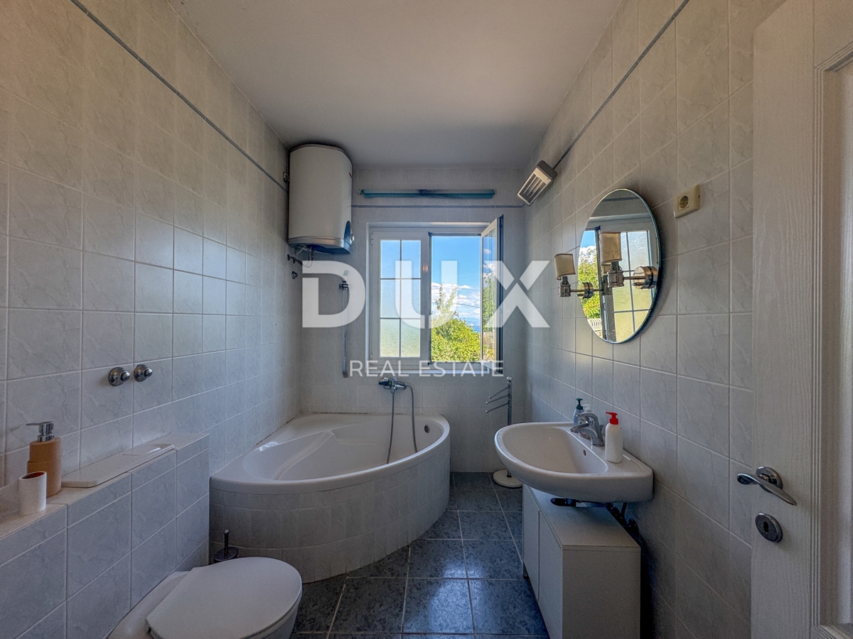 OPATIJA, POBRI - spaziosa casa indipendente con vista mare, giardino e diverse unità abitative