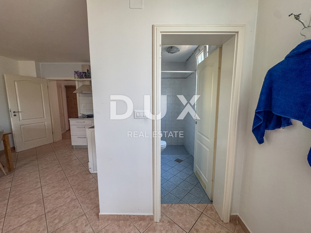 OPATIJA, POBRI - spaziosa casa indipendente con vista mare, giardino e diverse unità abitative