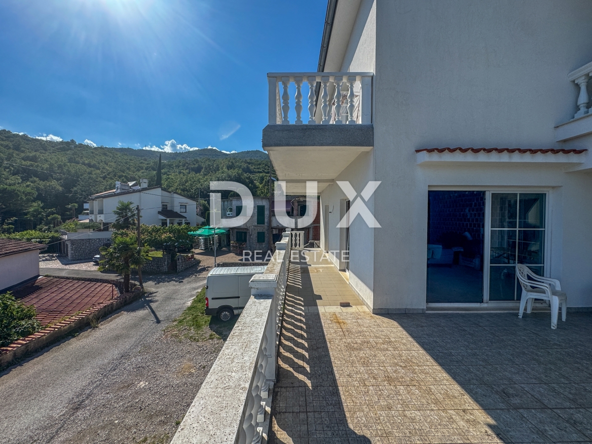 OPATIJA, POBRI - spaziosa casa indipendente con vista mare, giardino e diverse unità abitative