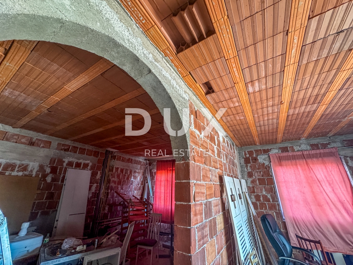 OPATIJA, POBRI - spaziosa casa indipendente con vista mare, giardino e diverse unità abitative