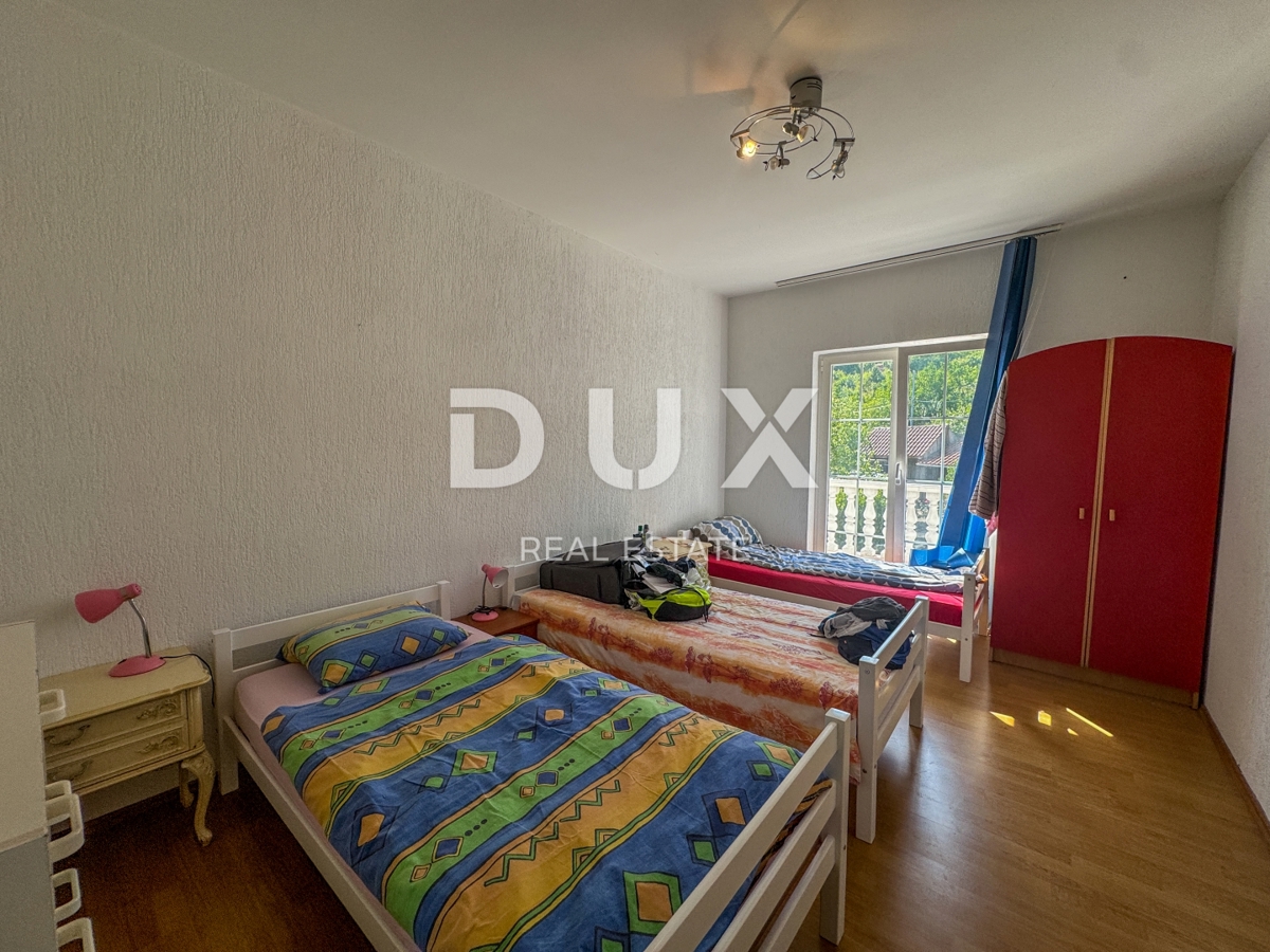 OPATIJA, POBRI - spaziosa casa indipendente con vista mare, giardino e diverse unità abitative