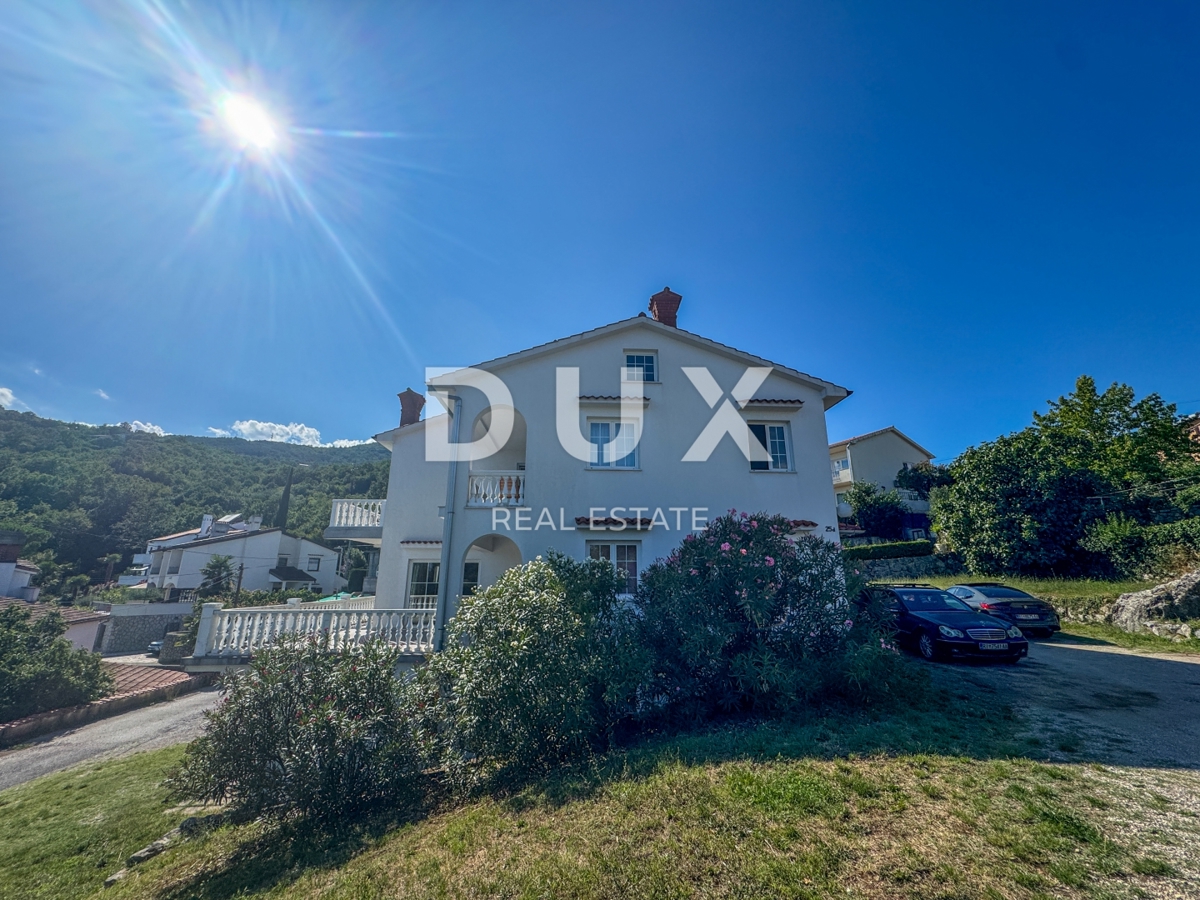 OPATIJA, POBRI - spaziosa casa indipendente con vista mare, giardino e diverse unità abitative