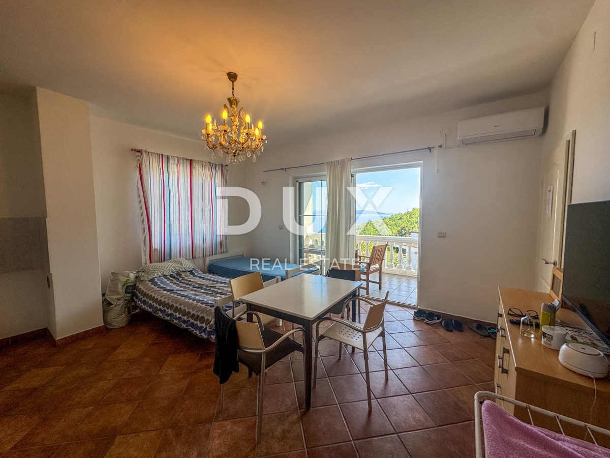 OPATIJA, POBRI - spaziosa casa indipendente con vista mare, giardino e diverse unità abitative