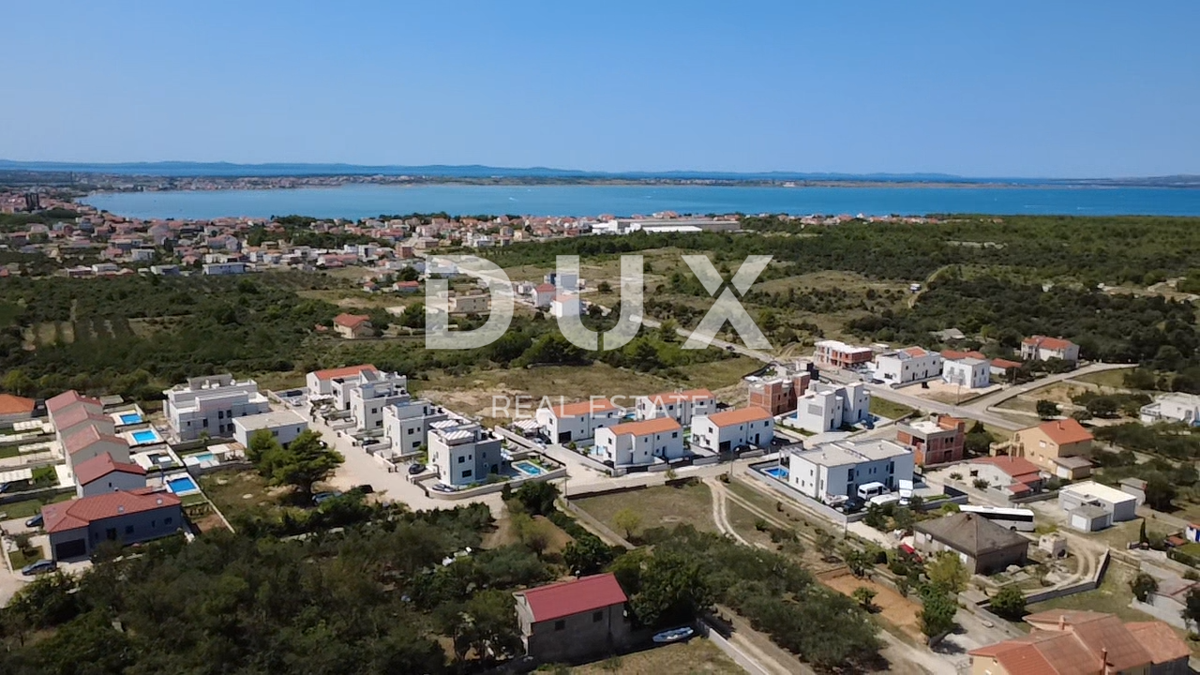 ZADAR, NIN - Terreno edificabile con permesso di costruzione per una casa bifamiliare!