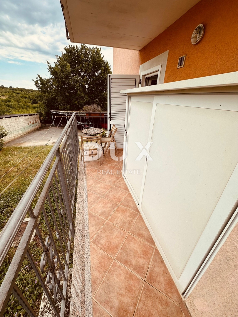ISTRIA, KAŠTEL - Spazioso appartamento vicino al confine con la Slovenia 