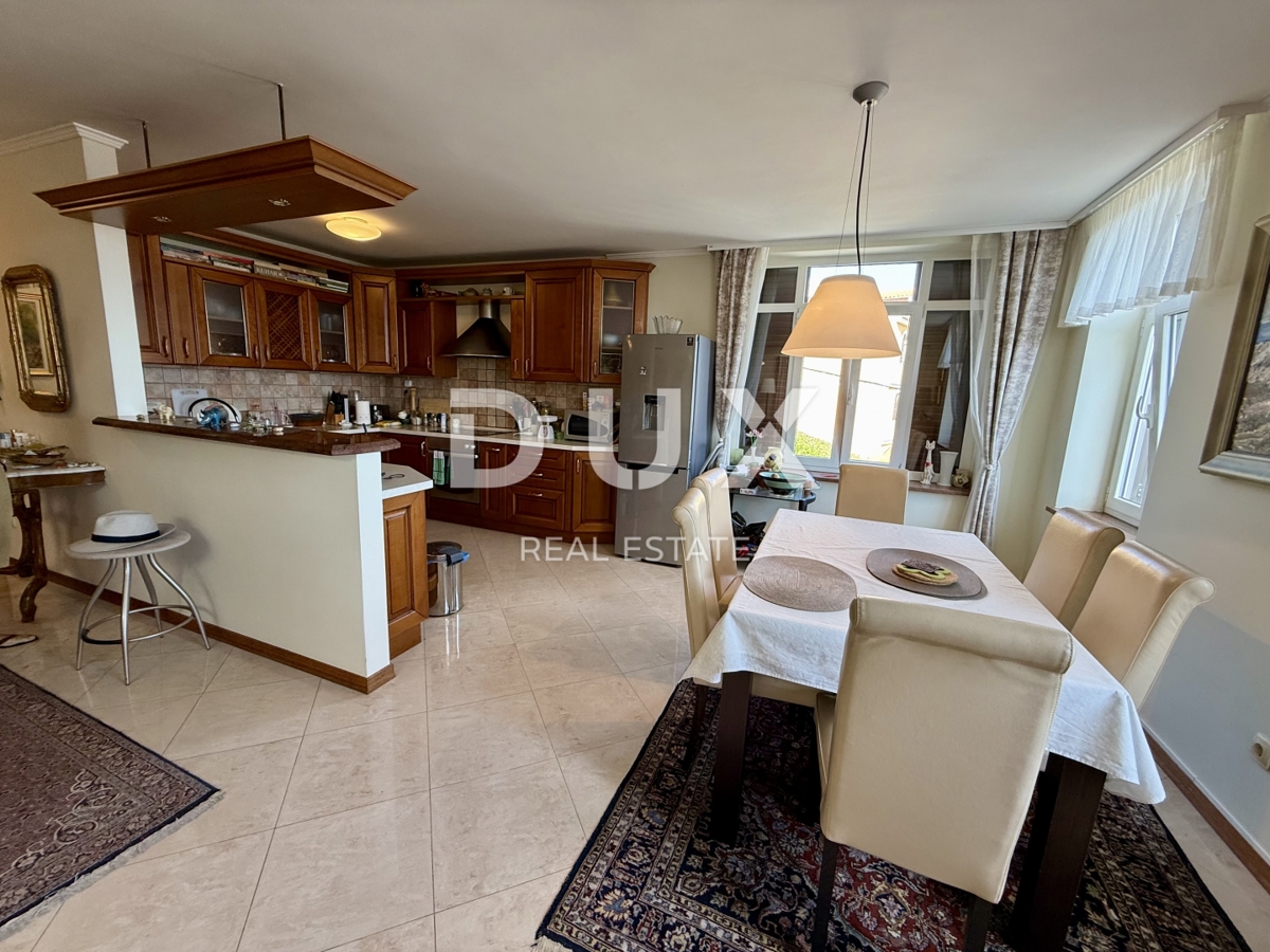 OPATIJA, VOLOSKO - RARO! 115 m2 in una vecchia villa con vista mare