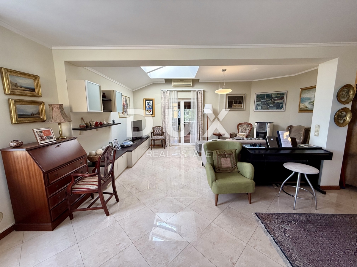 OPATIJA, VOLOSKO - RARO! 115 m2 in una vecchia villa con vista mare