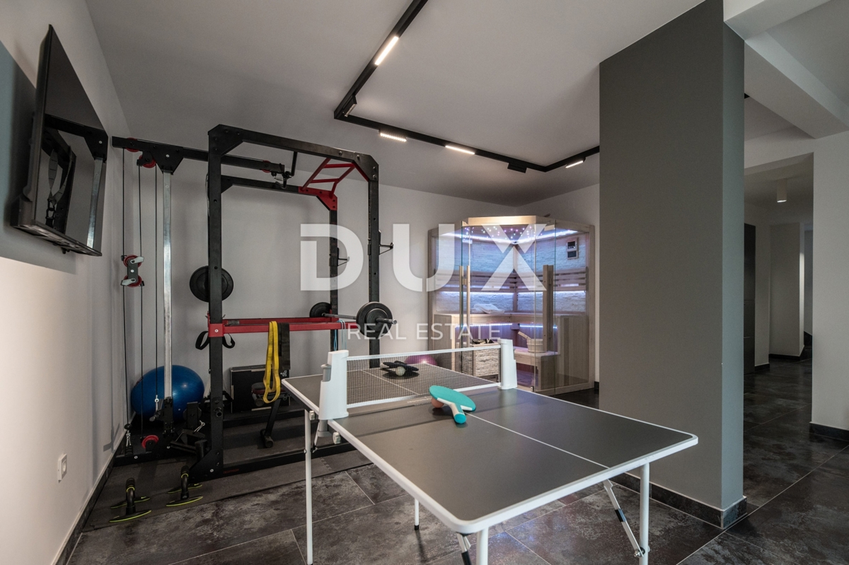 ISOLA DI PAG, NOVALJA - Villa con 5 camere da letto, piscina e sauna, 176,5 m2