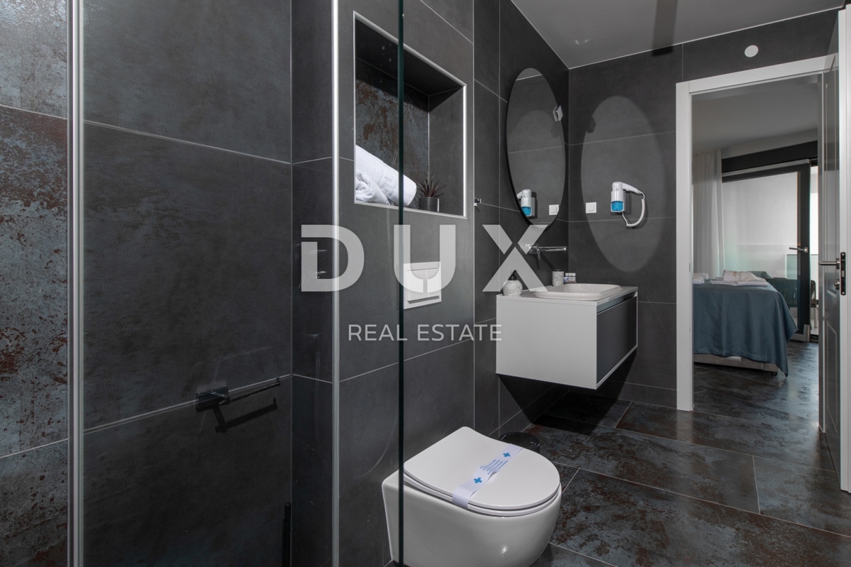 ISOLA DI PAG, NOVALJA - Villa con 5 camere da letto, piscina e sauna, 176,5 m2