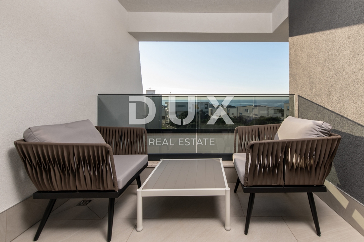 ISOLA DI PAG, NOVALJA - Villa con 5 camere da letto, piscina e sauna, 176,5 m2