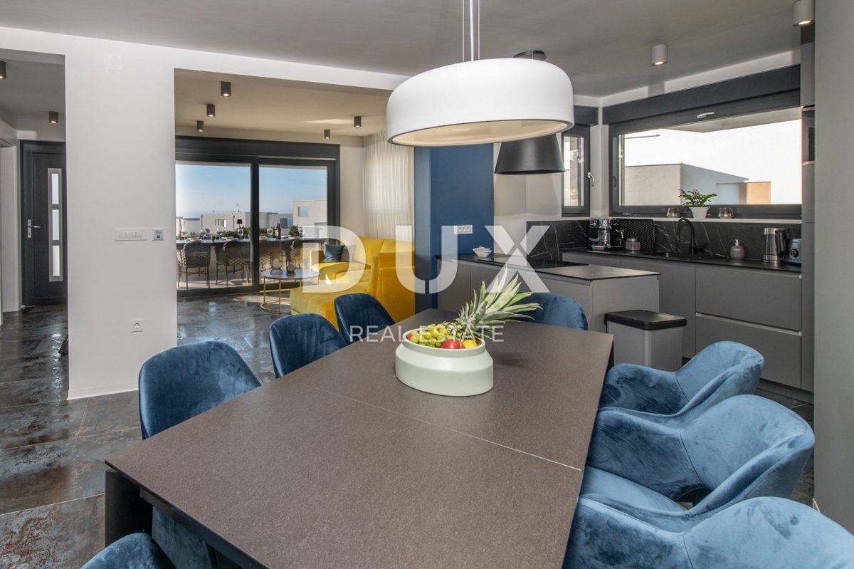 ISOLA DI PAG, NOVALJA - Villa con 5 camere da letto, piscina e sauna, 176,5 m2