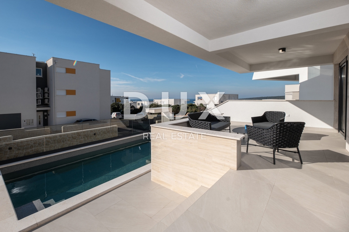 ISOLA DI PAG, NOVALJA - Villa con 5 camere da letto, piscina e sauna, 176,5 m2