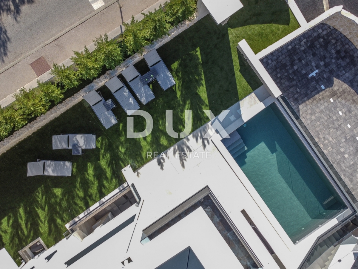 ISOLA DI PAG, NOVALJA - Villa con 5 camere da letto, piscina e sauna, 176,5 m2