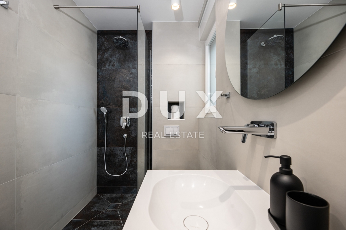 ISOLA DI PAG, NOVALJA - Villa con 5 camere da letto, piscina e sauna, 176,5 m2