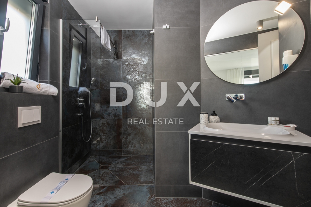 ISOLA DI PAG, NOVALJA - Villa con 5 camere da letto, piscina e sauna, 176,5 m2