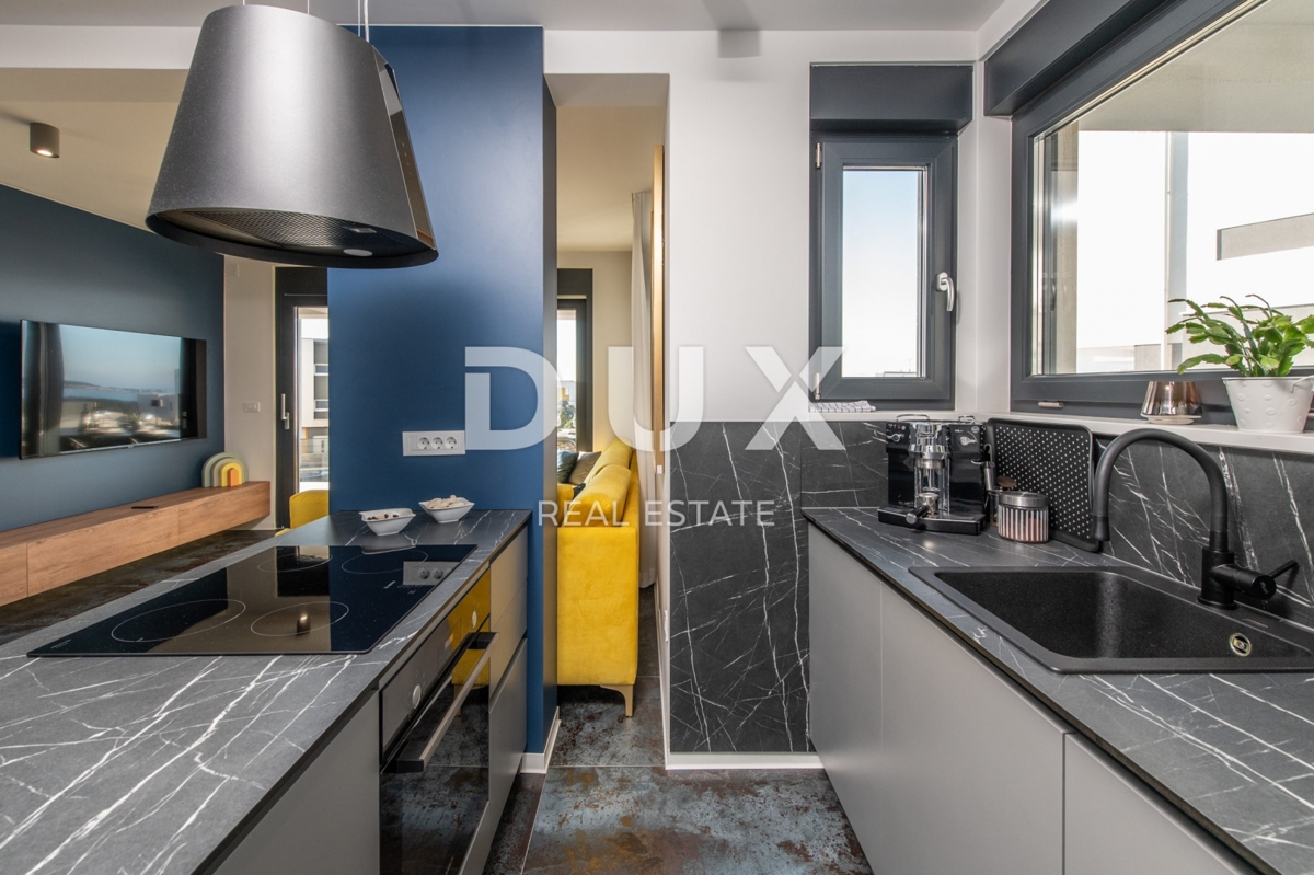 ISOLA DI PAG, NOVALJA - Villa con 5 camere da letto, piscina e sauna, 176,5 m2