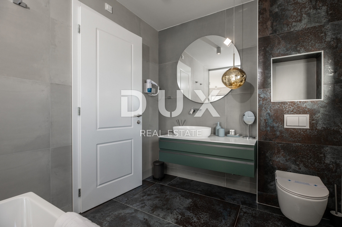 ISOLA DI PAG, NOVALJA - Villa con 5 camere da letto, piscina e sauna, 176,5 m2