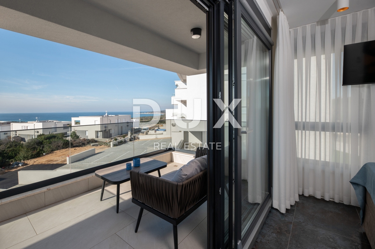 ISOLA DI PAG, NOVALJA - Villa con 5 camere da letto, piscina e sauna, 176,5 m2