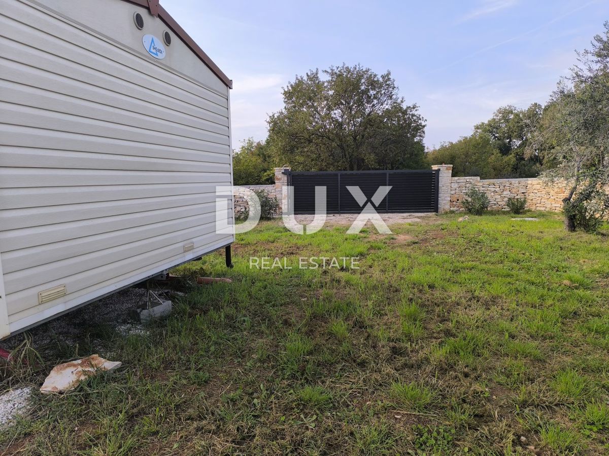 ISTRIA, PEROJ - Due case mobili su 1000 m2 - VICINO ALLA SPIAGGIA!!