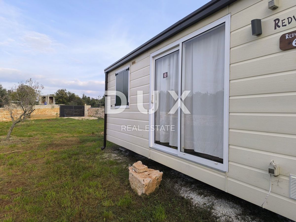 ISTRIA, PEROJ - Due case mobili su 1000 m2 - VICINO ALLA SPIAGGIA!!