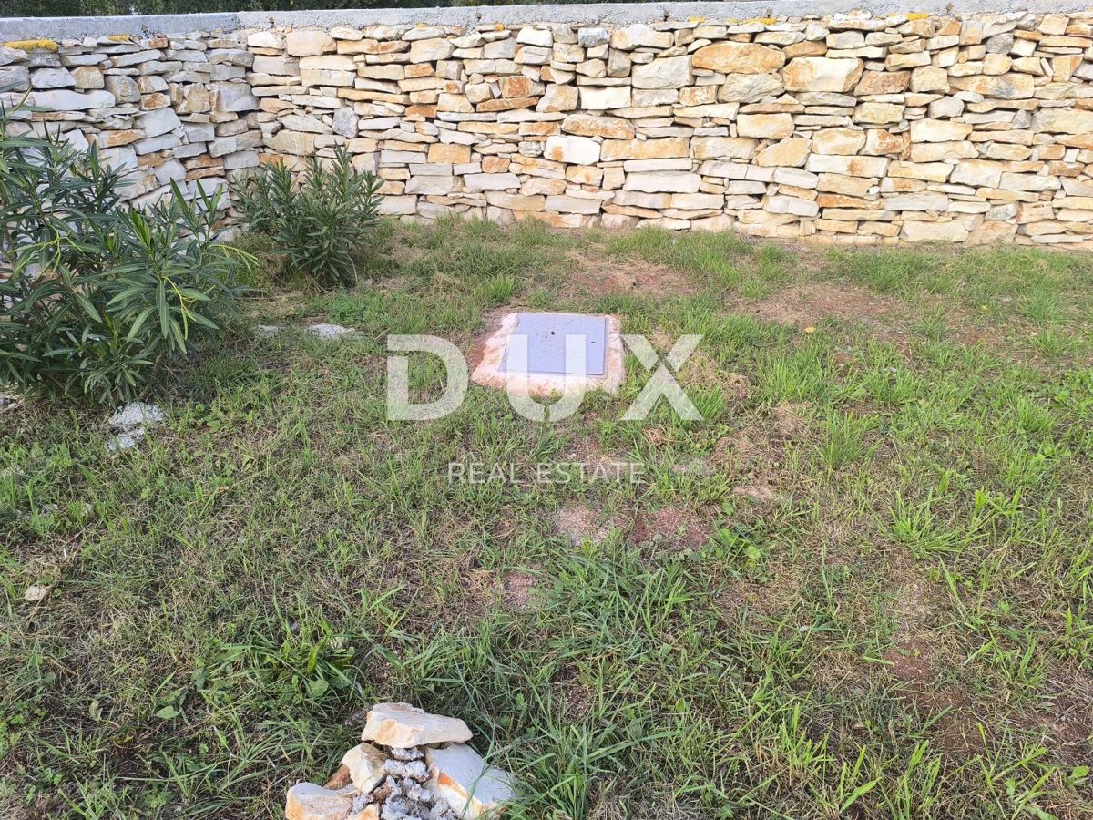 ISTRIA, PEROJ - Due case mobili su 1000 m2 - VICINO ALLA SPIAGGIA!!