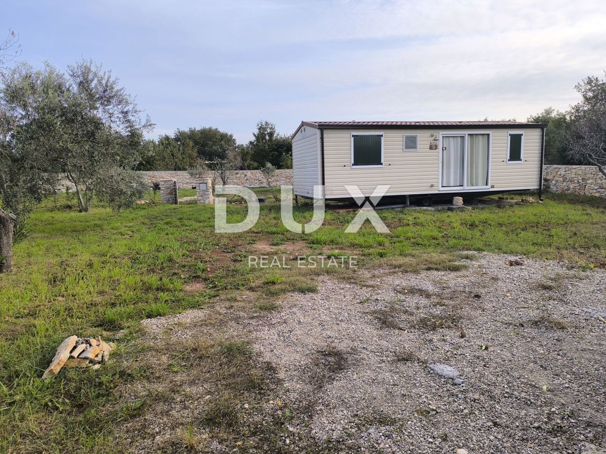 ISTRIA, PEROJ - Due case mobili su 1000 m2 - VICINO ALLA SPIAGGIA!!