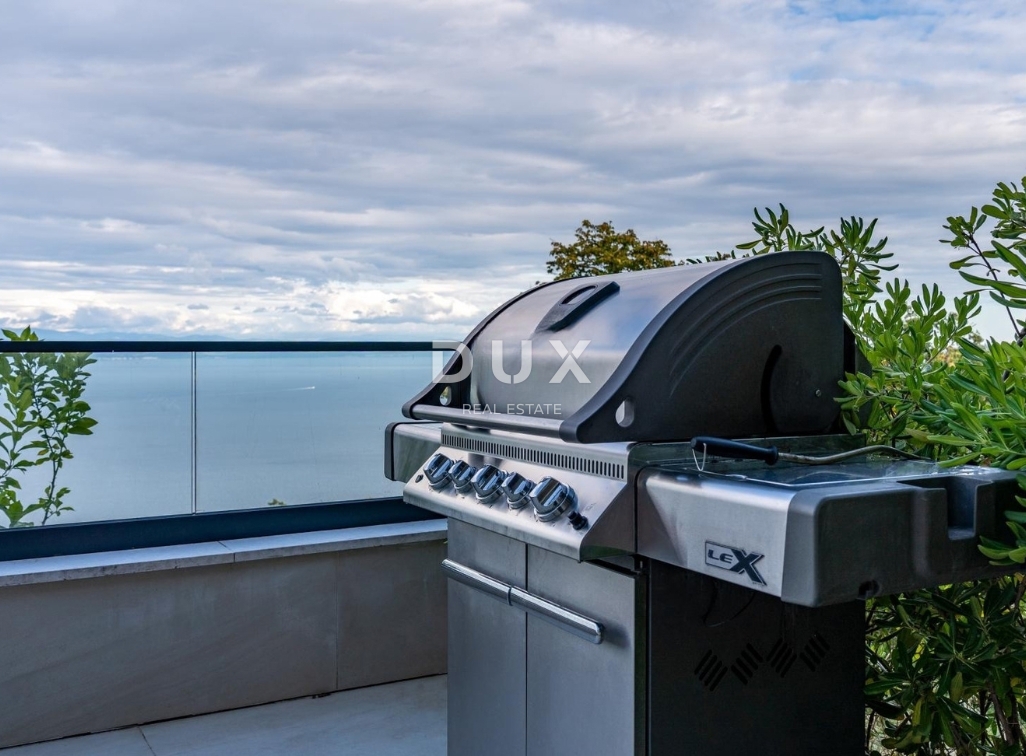 ABBAZIA, LOVRAN - appartamento con vista panoramica sul mare, terrazza e piscina in comune