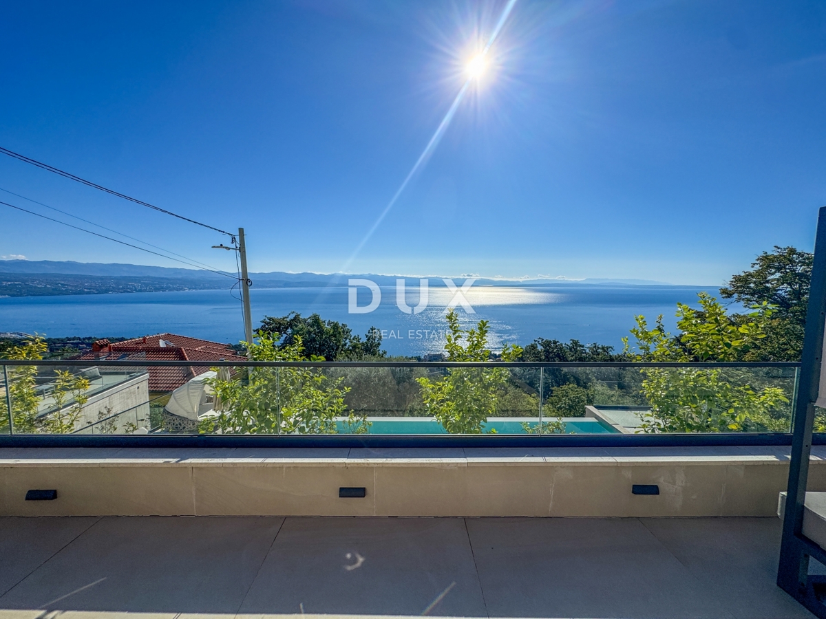 ABBAZIA, LOVRAN - appartamento con vista panoramica sul mare, terrazza e piscina in comune