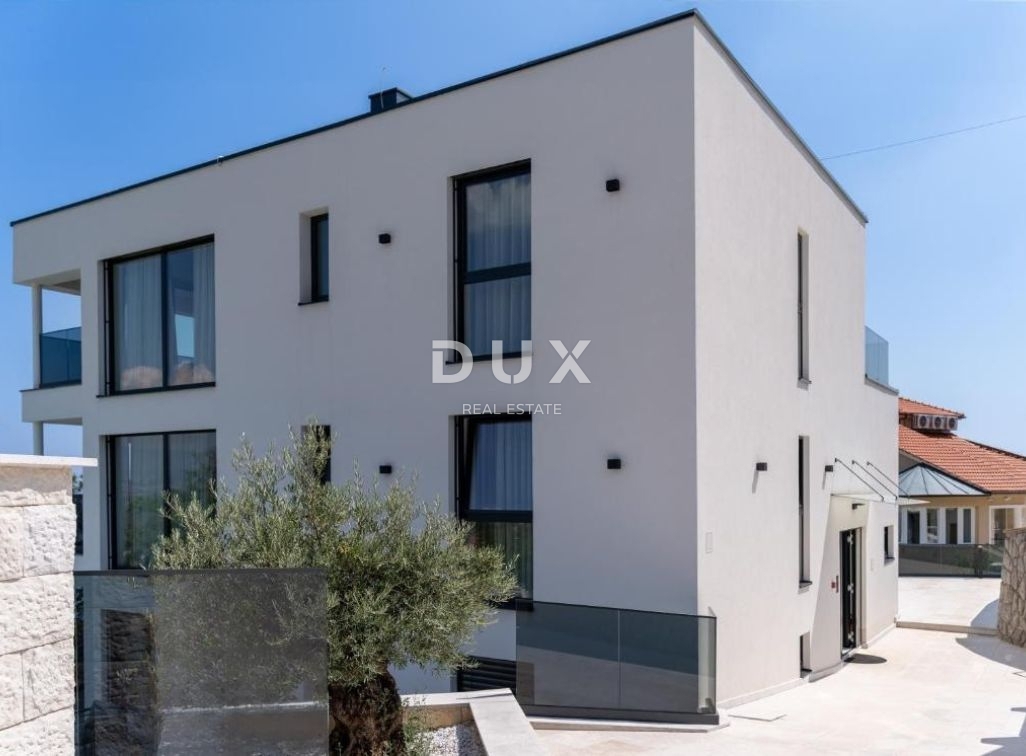 ABBAZIA, LOVRAN - appartamento con vista panoramica sul mare, terrazza e piscina in comune