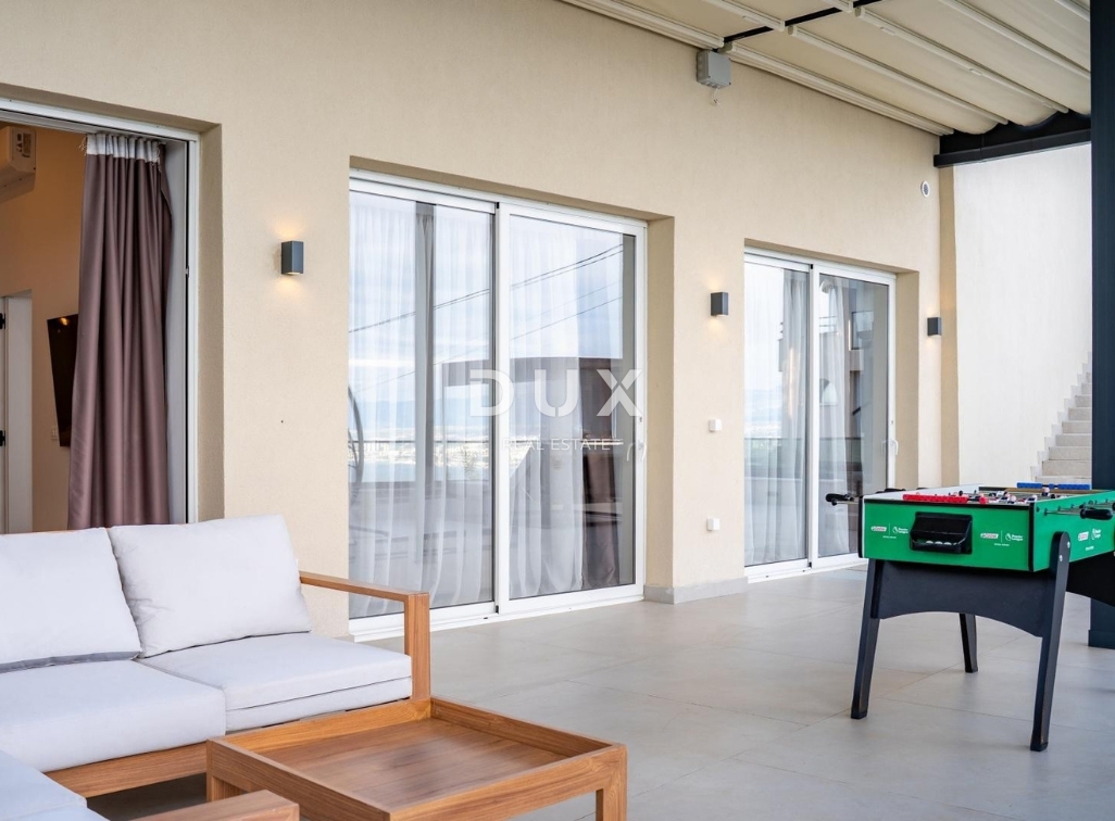 ABBAZIA, LOVRAN - appartamento con vista panoramica sul mare, terrazza e piscina in comune