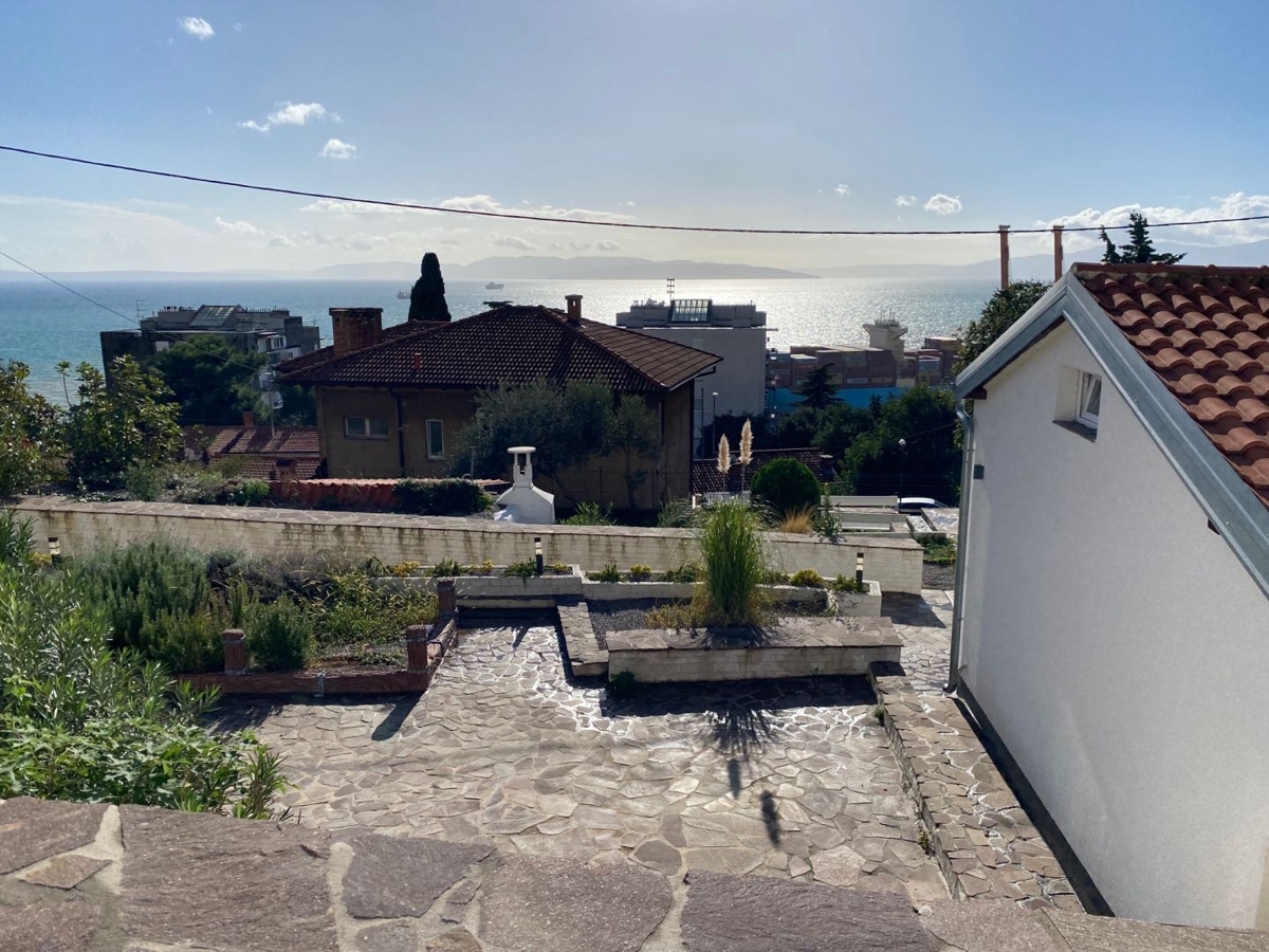 RIJEKA, KRIMEA - casa indipendente con vista mare + giardino! OPPORTUNITÀ!