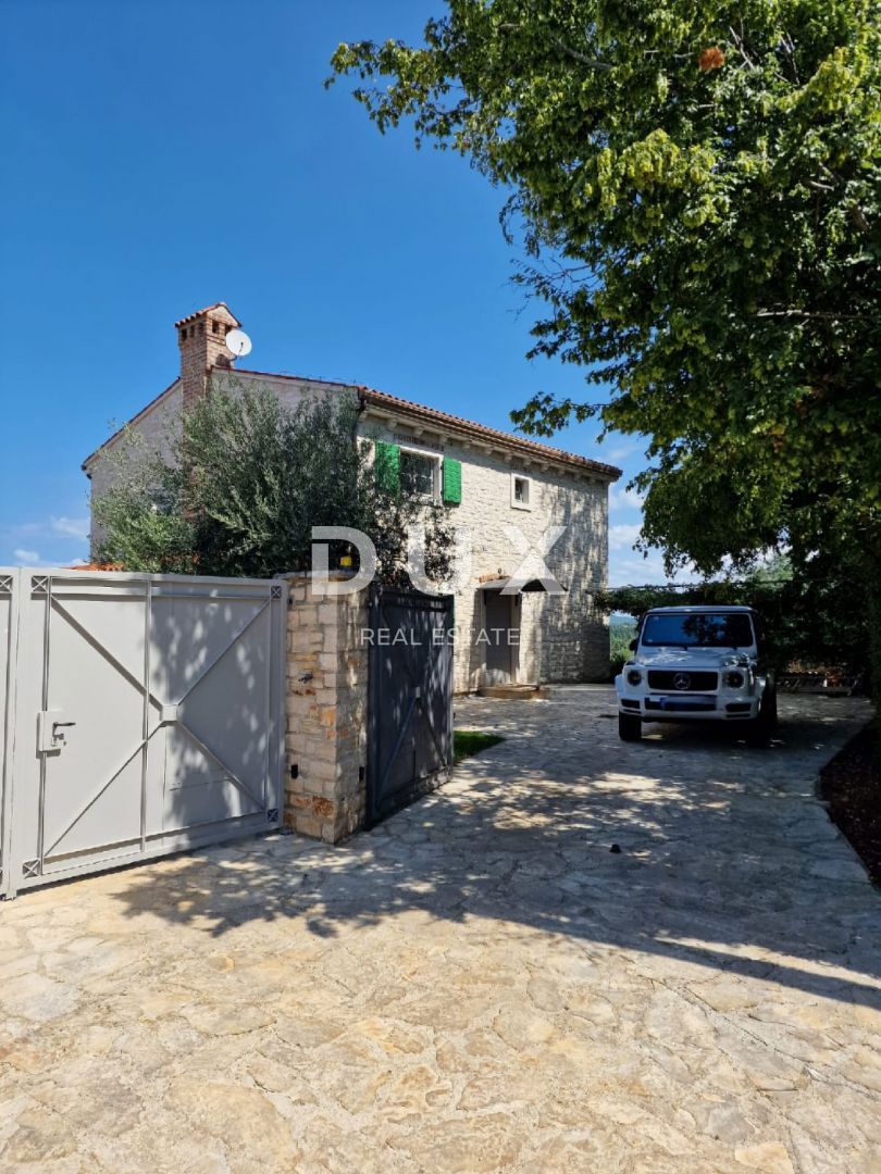 ISTRIA, PARENZO - Bella casa in pietra con vista sul mare
