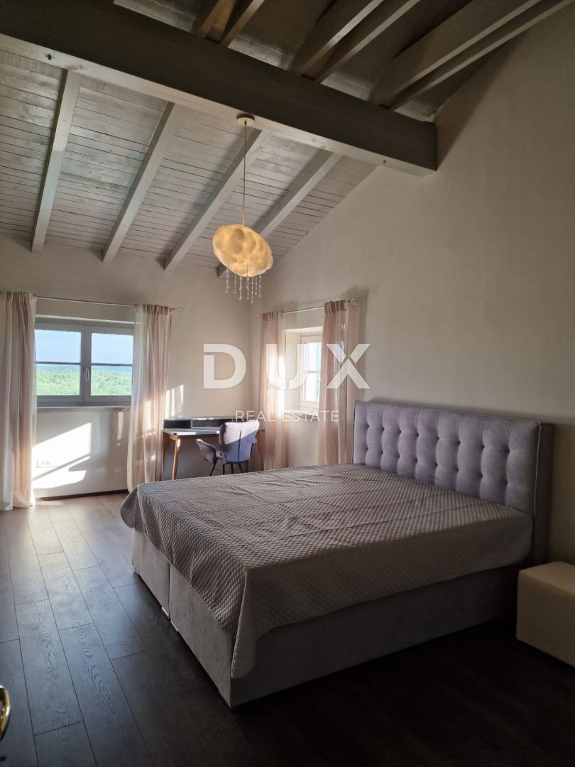 ISTRIA, PARENZO - Bella casa in pietra con vista sul mare