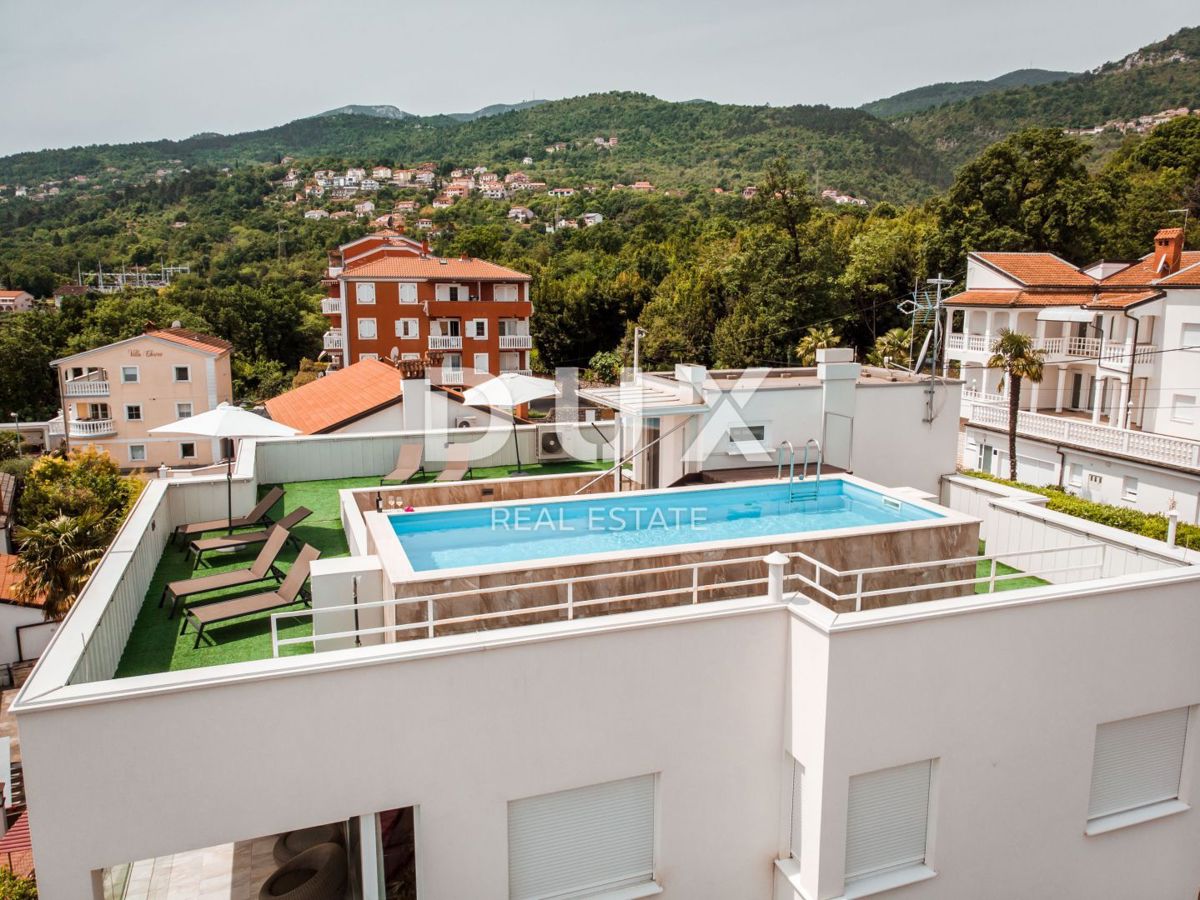 OPATIJA, IČIĆI - appartamento 79m2 con giardino in un edificio nuovo con piscina sul tetto, vista mare, parcheggio