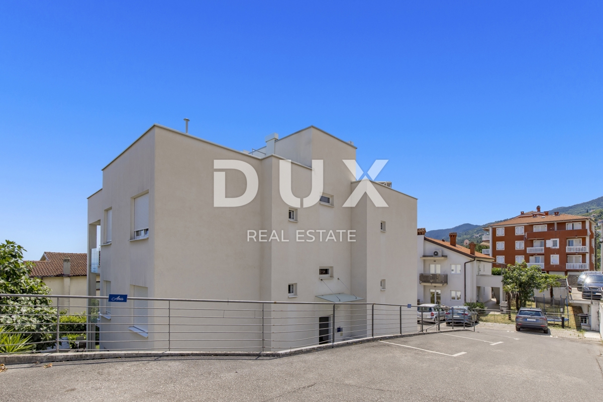 OPATIJA, IČIĆI - appartamento 79m2 con giardino in un edificio nuovo con piscina sul tetto, vista mare, parcheggio