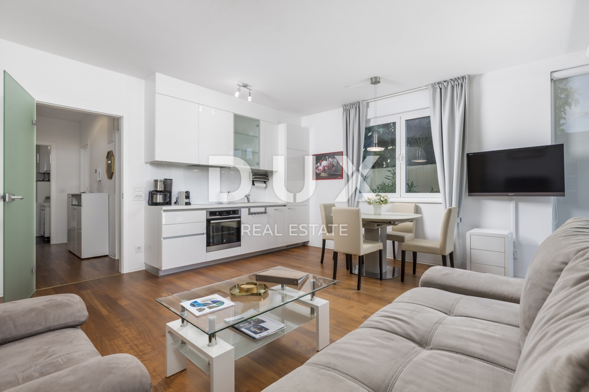 OPATIJA, IČIĆI - appartamento 79m2 con giardino in un edificio nuovo con piscina sul tetto, vista mare, parcheggio