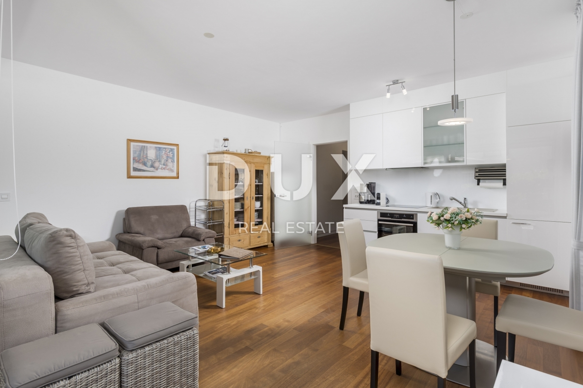 OPATIJA, IČIĆI - appartamento 79m2 con giardino in un edificio nuovo con piscina sul tetto, vista mare, parcheggio