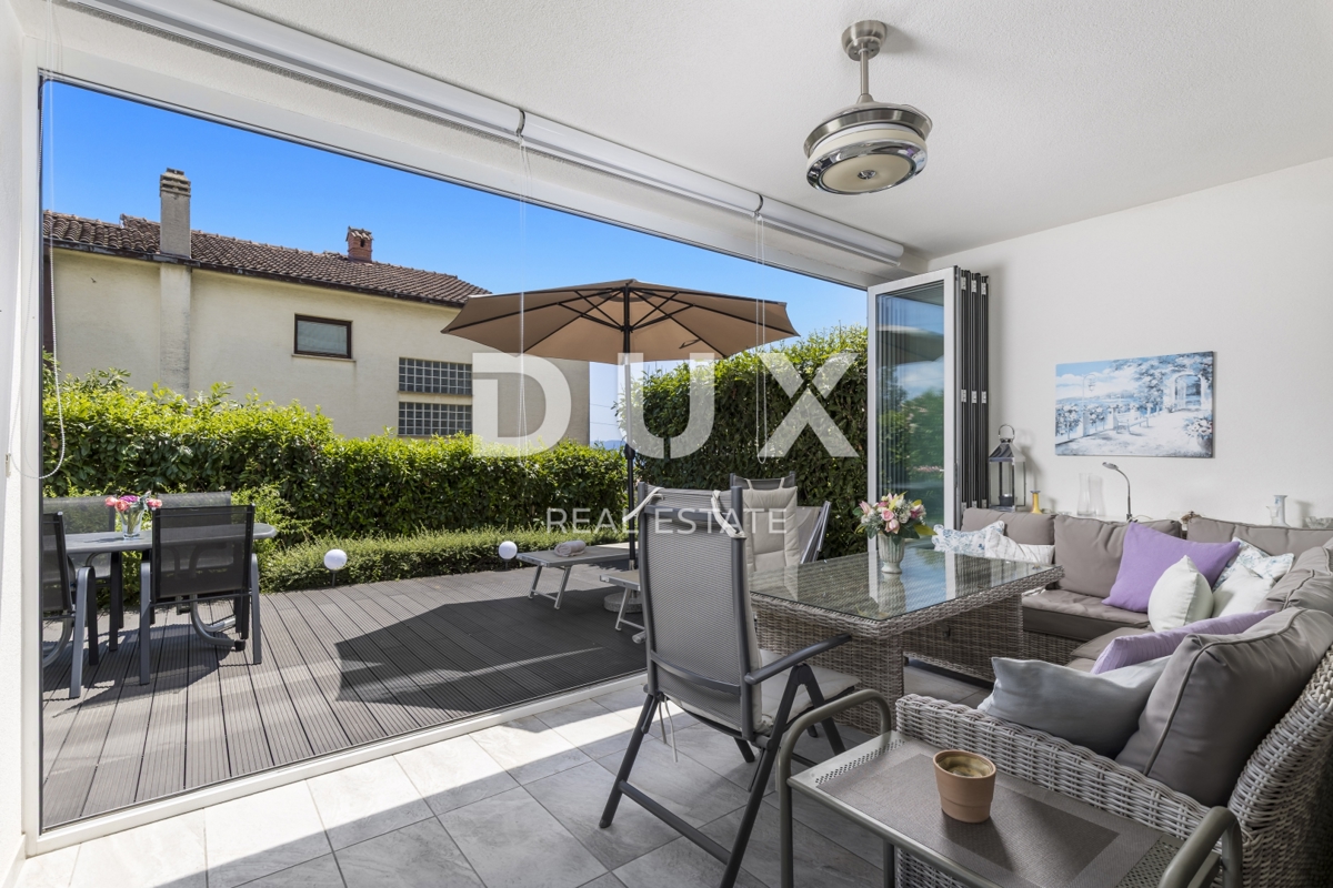 OPATIJA, IČIĆI - appartamento 79m2 con giardino in un edificio nuovo con piscina sul tetto, vista mare, parcheggio