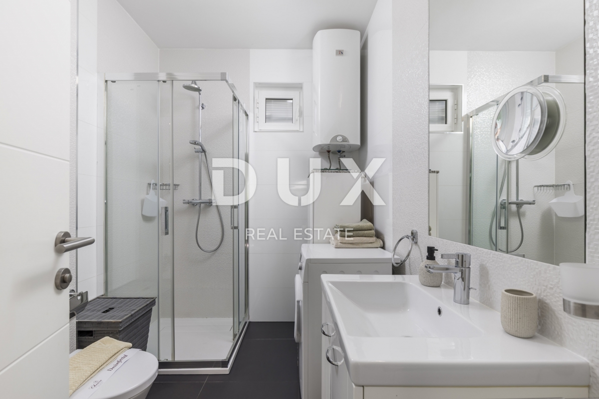 OPATIJA, IČIĆI - appartamento 79m2 con giardino in un edificio nuovo con piscina sul tetto, vista mare, parcheggio